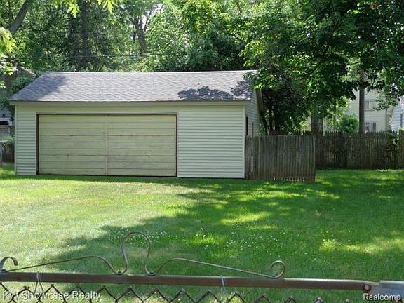 3rd image of 4036 Highland Ct