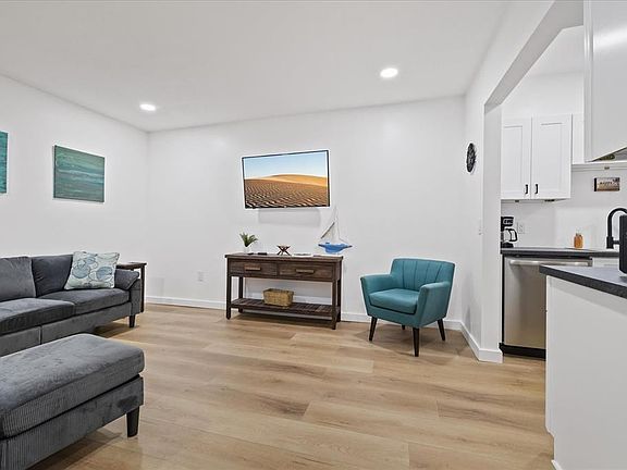 5th image of 253 REX PLACE #B