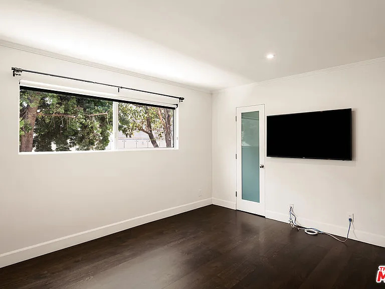 121 N Croft Ave #105 — Photo 10
