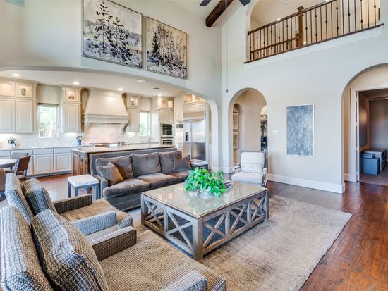 631 Creekway Dr, Irving, TX 75039