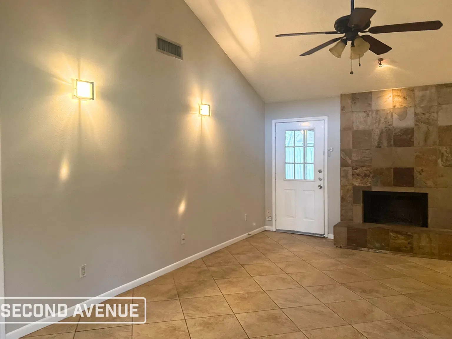 3 bed, 2.5 bath, 2088 sqft, $1,829 — Photo 3