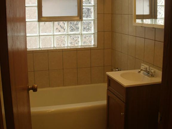 4th image of 1649 Harlem Ave APT 1E