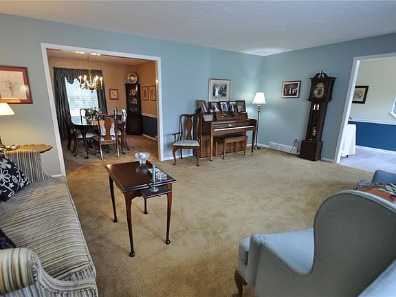 5th image of 1052 Montclair Cir