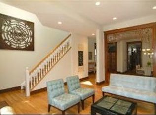 932 W Wolfram St, Chicago, IL 60657