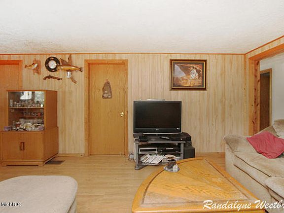 5th image of 7908 S Basswood Dr