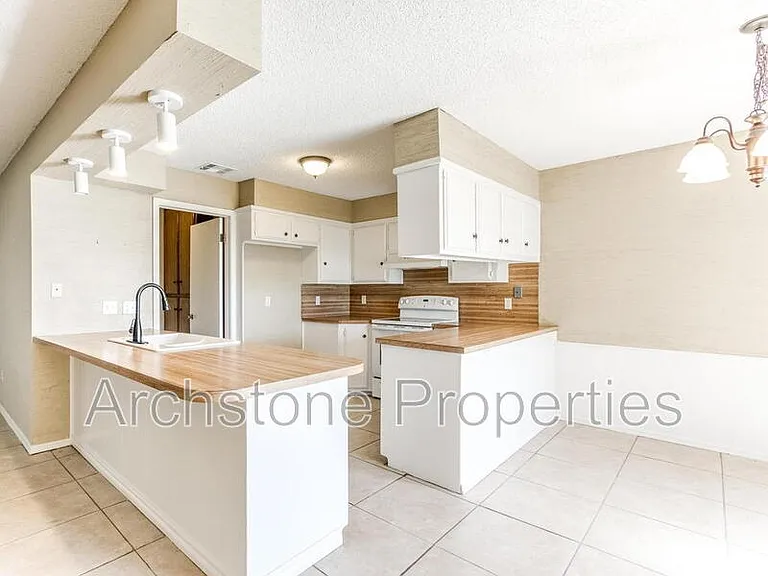 6605 Lyrewood Ln — Photo 6