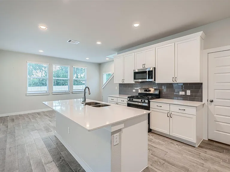 105 Appleberry Ln — Photo 4
