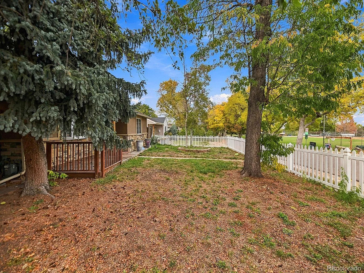 4 bed, 2.5 bath, 2467 sqft, $3,400 — Photo 2