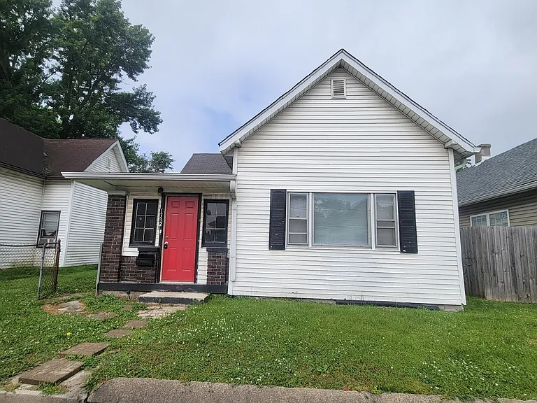 1332 W Lee St — Photo 1