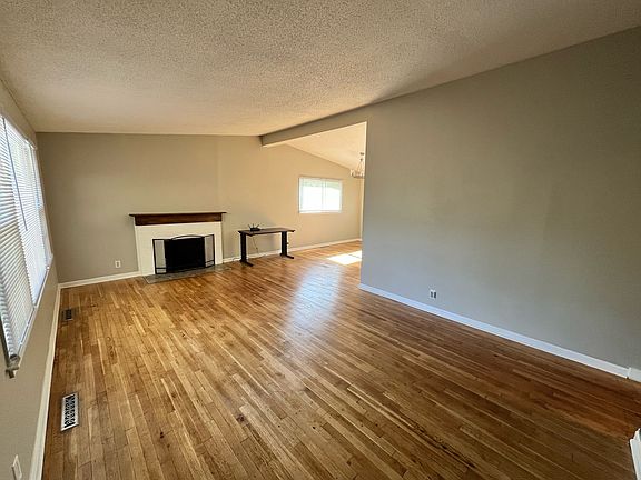 5th image of 406 8th St