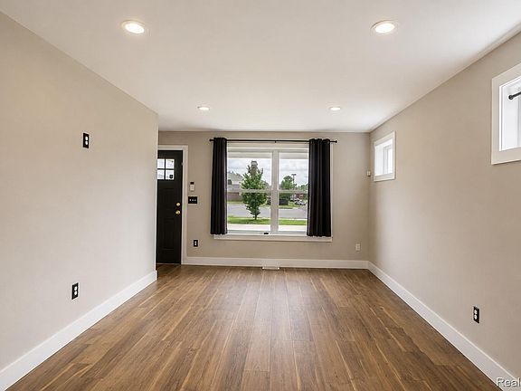 4th image of 1761 E George Ave