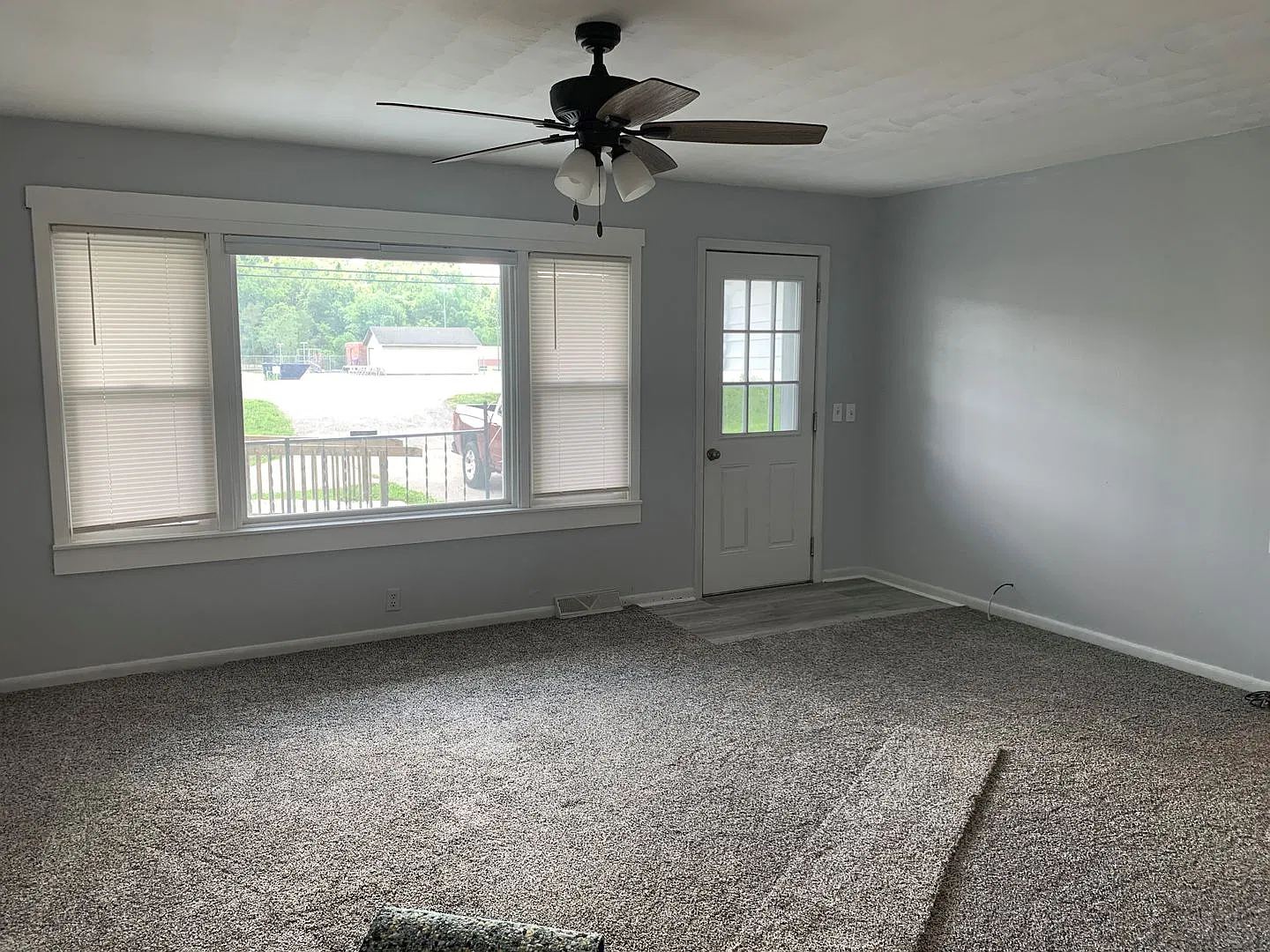 7586-SF-E4 — Photo 2