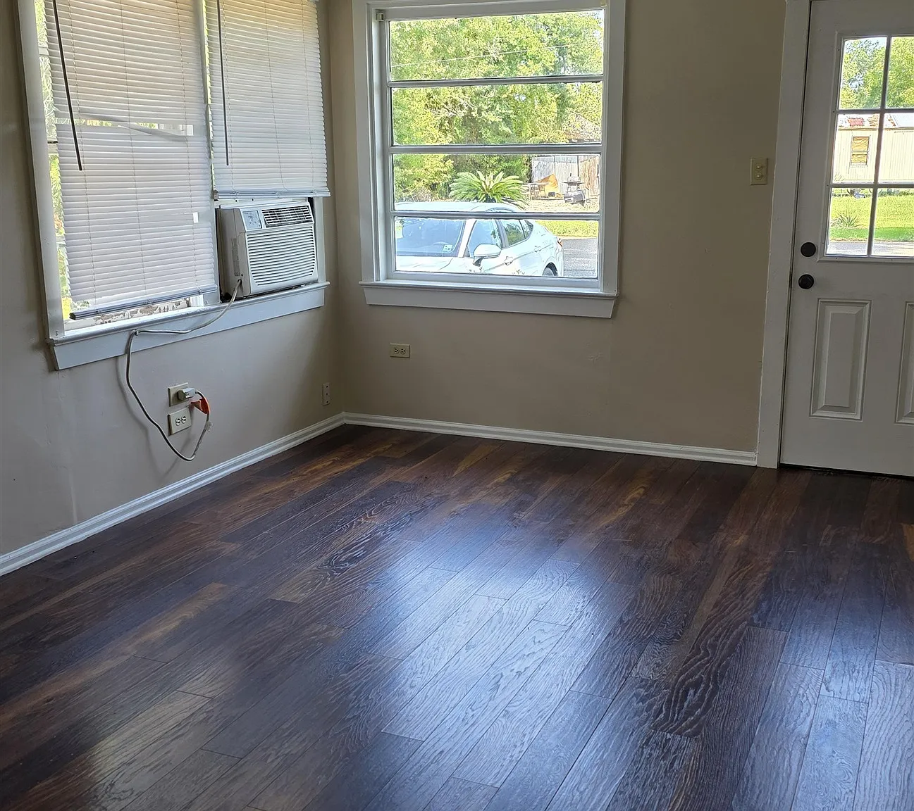 2 bed, 784 sqft, $925 — Photo 2