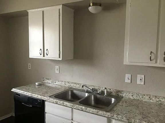 5th image of 1902 Frances Dr
