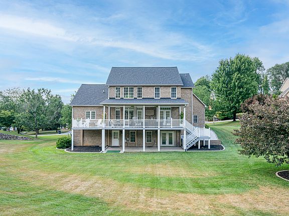 3rd image of 154 Butler Ct