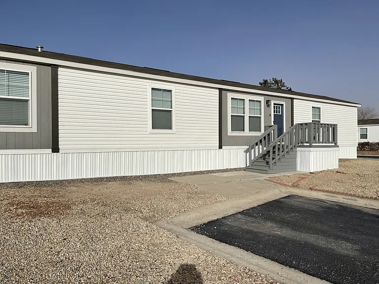 Mission Estates — Photo 10