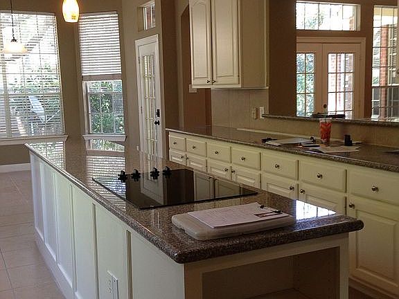 3rd image of 15 Treverstone Ct