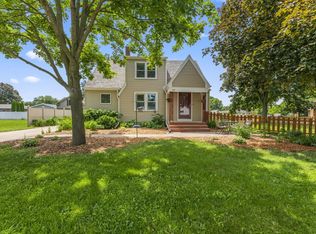 607 E Roland St, Oconomowoc, WI 53066