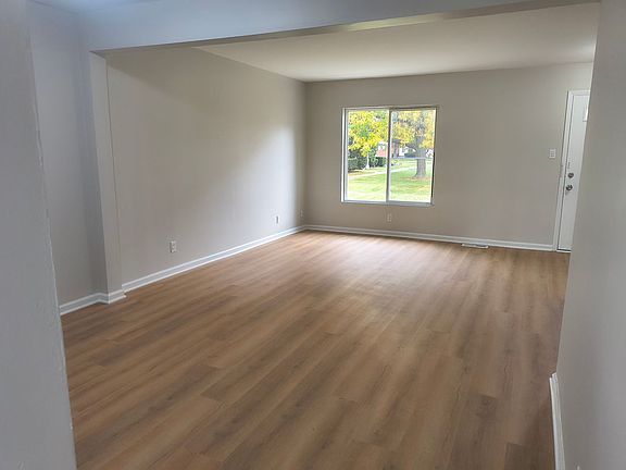 4th image of 419 Standish Ct