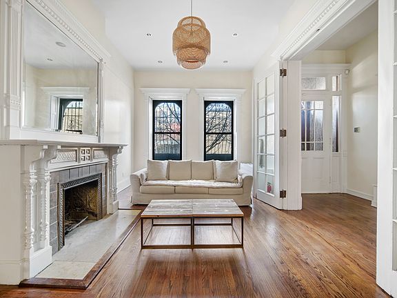 3rd image of 136 W 121st St #2