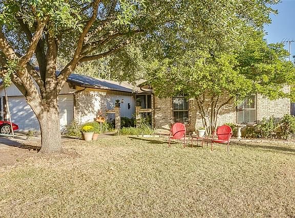 3rd image of 824 Belaire Dr