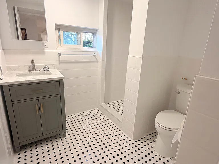 12-31 30th Dr #1 — Photo 7