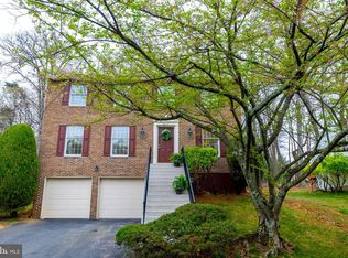 8417 Woodford Ct, Vienna, VA 22182