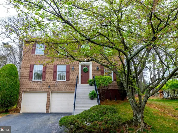 8417 Woodford Ct, Vienna, VA 22182
