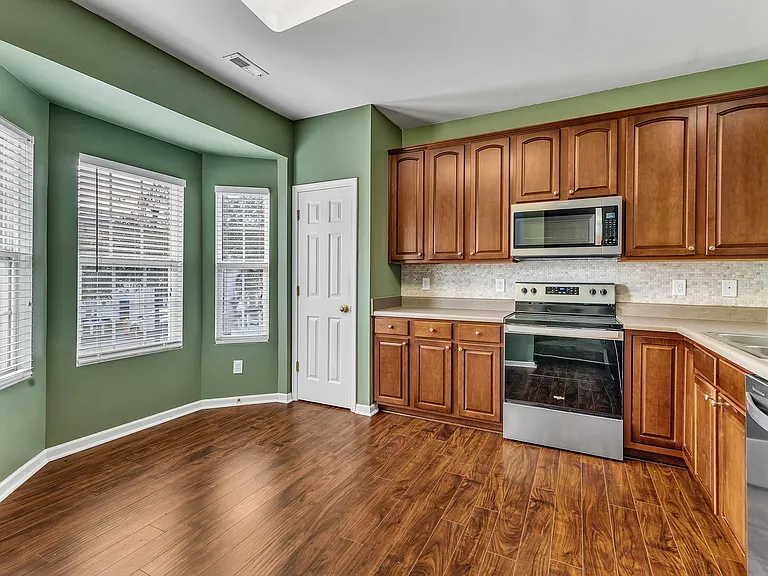 2720 Gross Ave — Photo 17