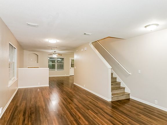 5th image of 17411 Hoover Gardens Dr