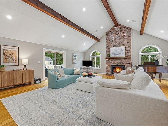 5th image of 106 Colonial Dr