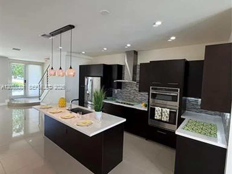 6440 NW 103rd Psge #Townhouse 6440 — Photo 18