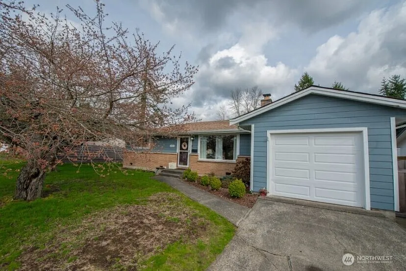 1020 Redmond Avenue NE photo 1