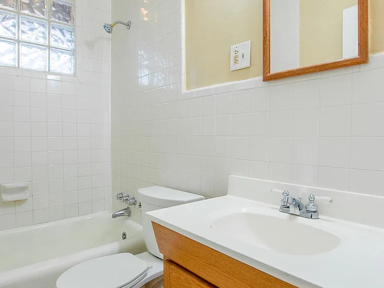 993 N Highland Ave NE #6 — Photo 10
