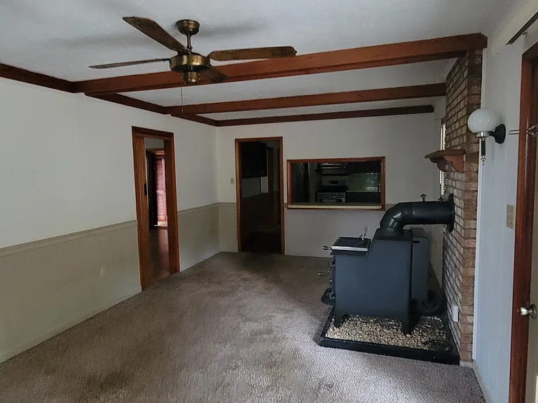 1806 Hawthorne Ave — Photo 5