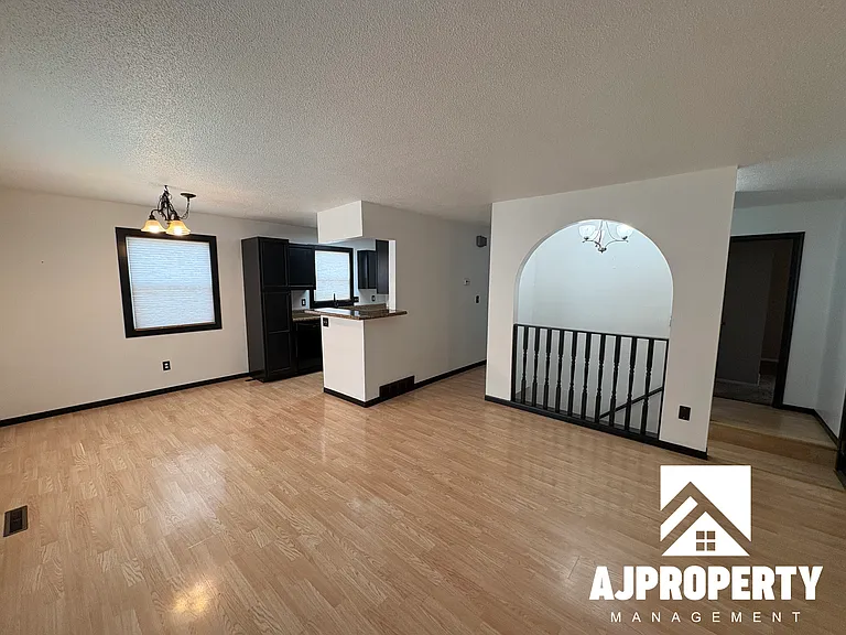 422 S Lincoln Ave — Photo 3