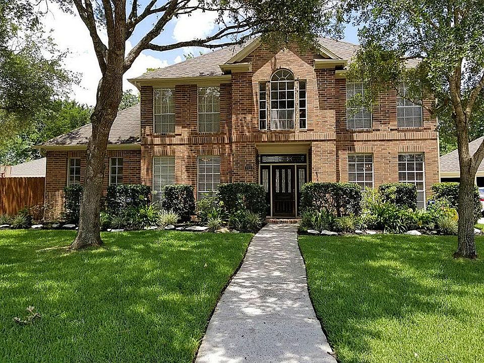 1st image of 303 Regency Ct