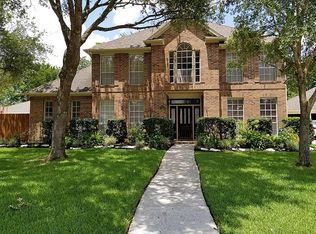 303 Regency Ct, Friendswood, TX 77546