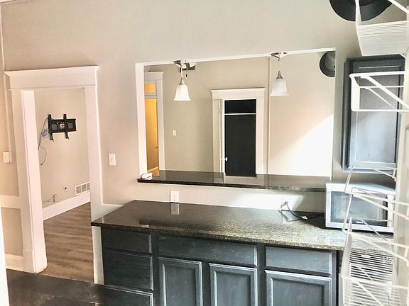 3rd image of 903 Oak St #1/2