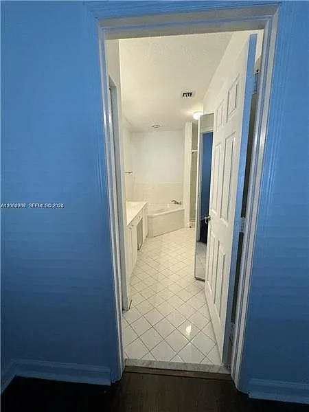 4 bed, 3.5 bath, 1808 sqft, $3,600 — Photo 2