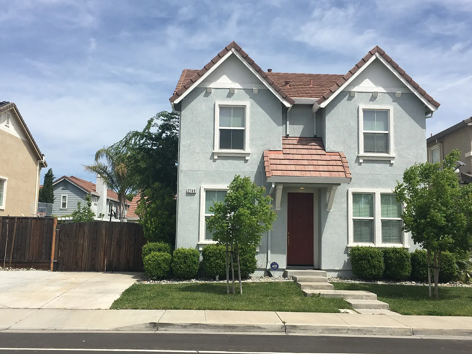 2749 Jackson Ave photo 1