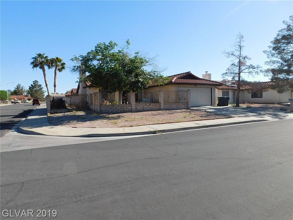 1st image of 438 Woodridge Dr