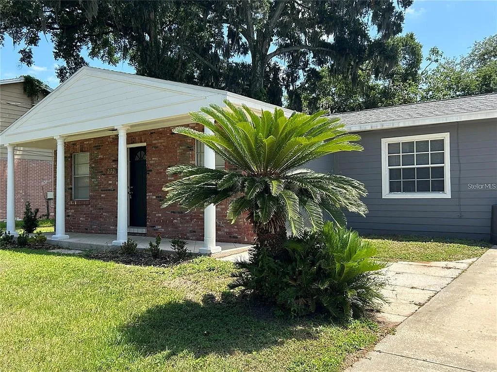 3 bed, 1.0 bath, 1595 sqft, $1,950 — Photo 2