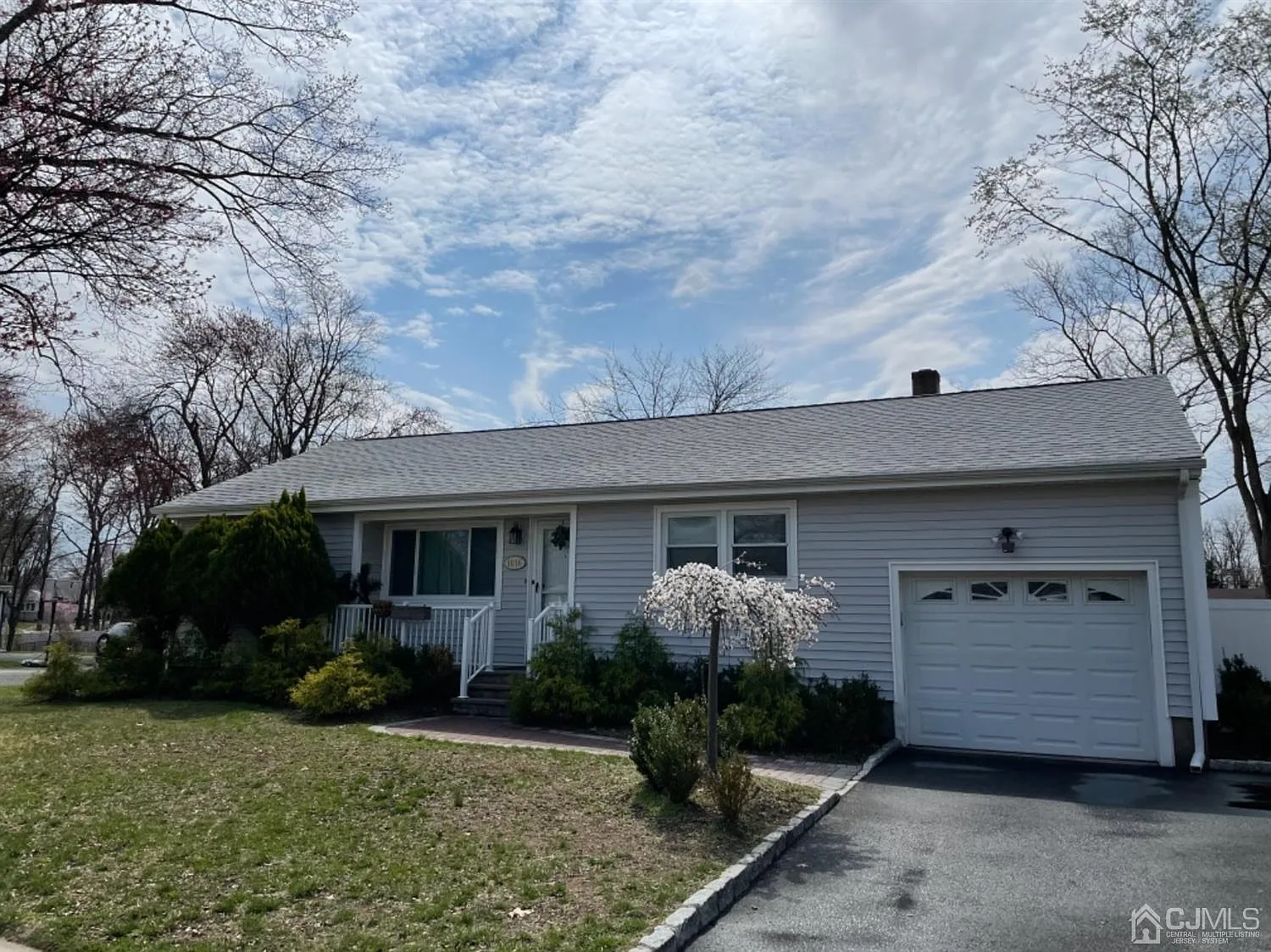 1016 Walnut St photo 1