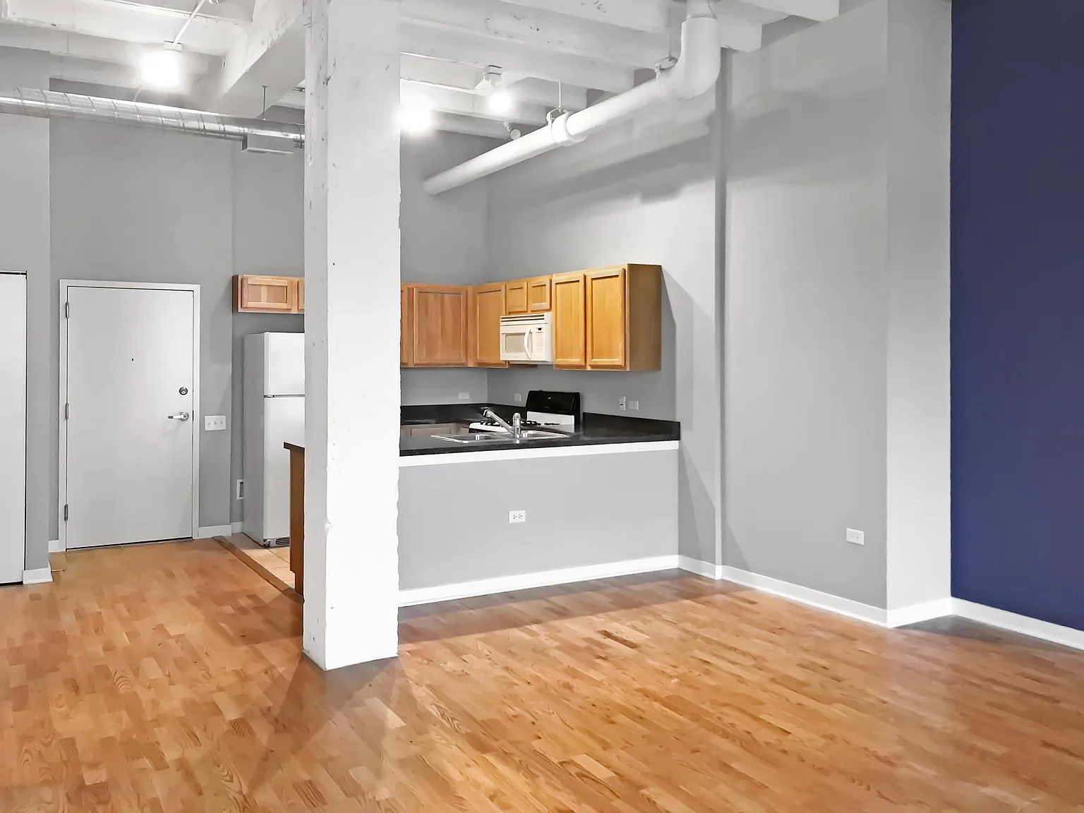 4015 N Milwaukee Ave — Photo 1
