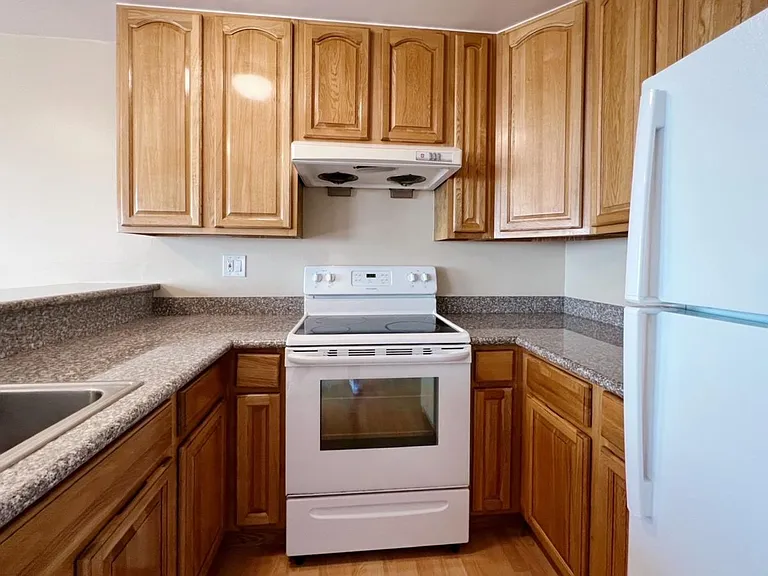 El Camino Real Apartments — Photo 9