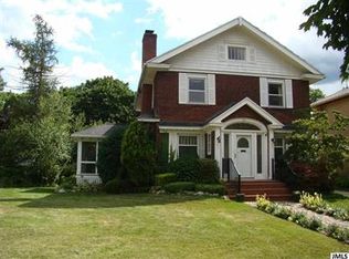 733 Oakridge Dr, Jackson, MI 49203