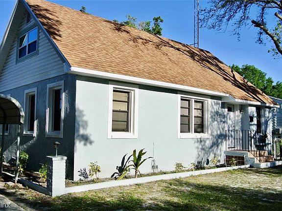 5th image of 1027 W Berry Ave