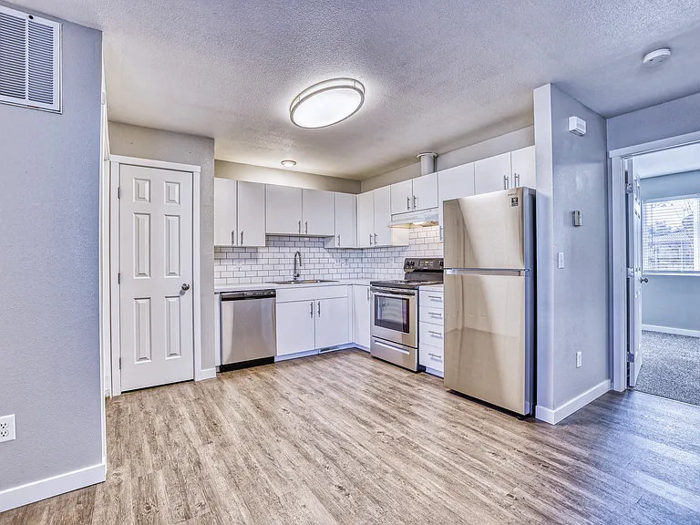Selkirk Apartments — Photo 14