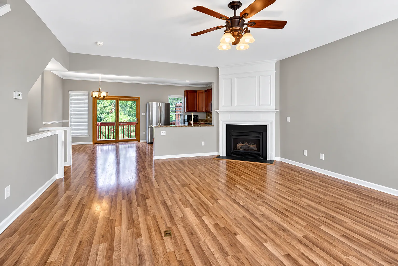3 bed, 2079 sqft, $1,990 — Photo 3